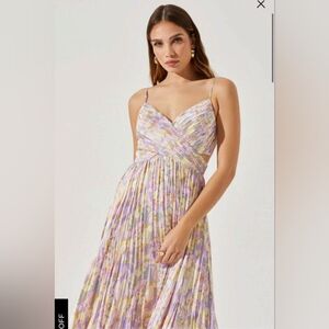 ASTR The Label Pleated Twist Bust Midi Dress